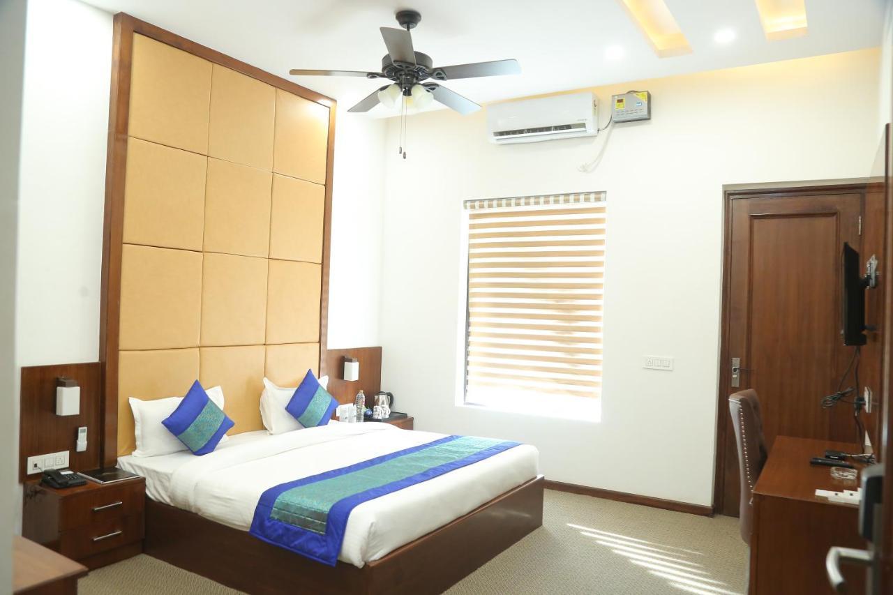 Hôtel Inter Urban à Rohtak Extérieur photo